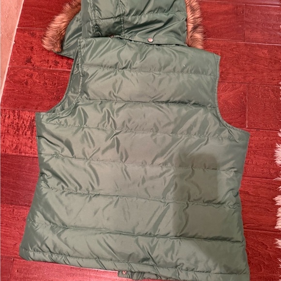 Talbots Womens Down Fill Vest Size M Green Removable Fur Collar Puffer Zip - Picture 6 of 6
